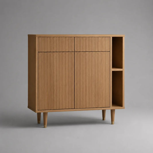 Sideboard aus Holzwerkstoff mit Lamellenfront, 3 Türen, 3 Schubladen und 2 offenen Fächern, Naturbraun, 120 × 40 × 110 cm